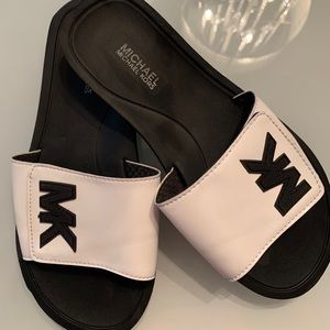 MICHAEL KORS SLIDES